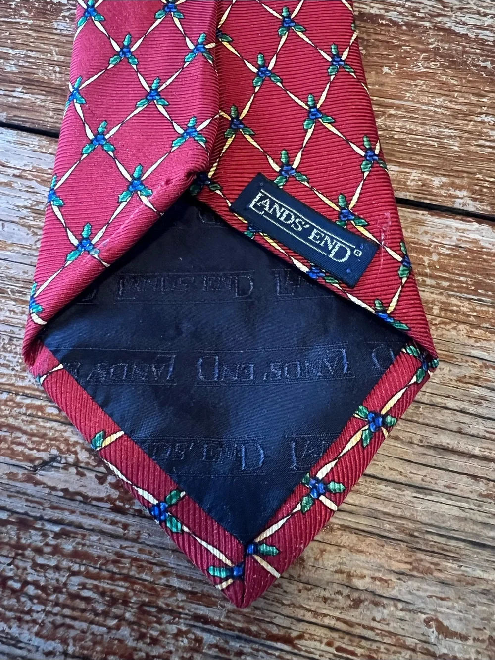 Lands’ End 100% Silk Tie HandSewn in USA Red/Burgundy Blue Berries
